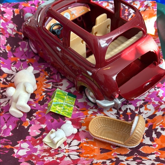 Calico critter Red Toy Car with Bear and mouse baby - Picture 2 of 4